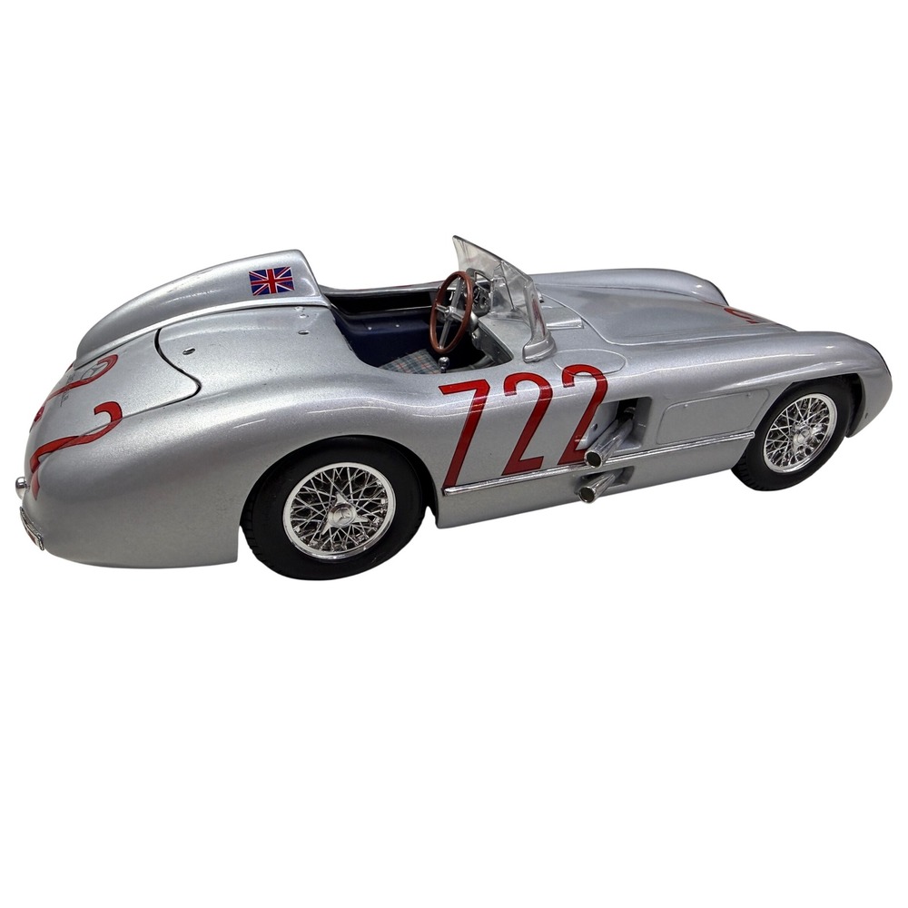 Maisto Mercedes-Benz 300 SLR #722 Stirling Moss 1:18 Diecast Model Silver Car - Picture 3 of 11